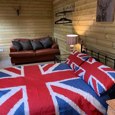 Winterbourne Bedrock Lodge מראה חיצוני תמונה