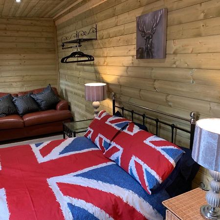 Winterbourne Bedrock Lodge מראה חיצוני תמונה
