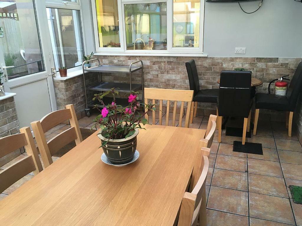 Winterbourne Bedrock Lodge מראה חיצוני תמונה